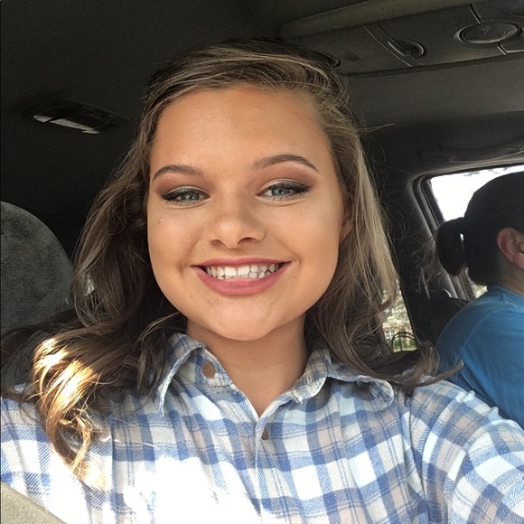 Meet your Posher, Jilian - Picture 1 of 1